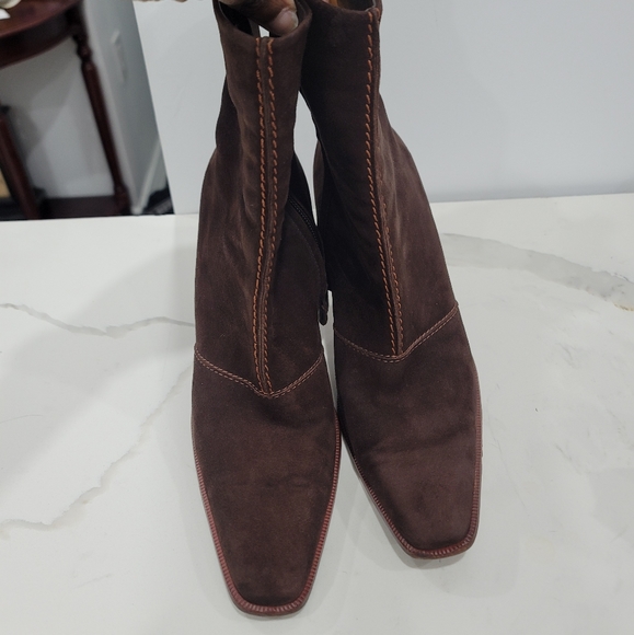 Tod's suede ankle heeled boots - Picture 2 of 10